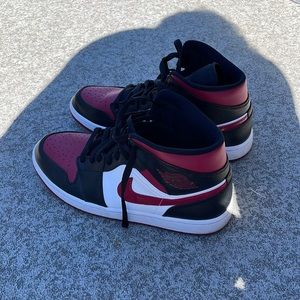 Jordan 1 Mid Noble Red Black/Red/White